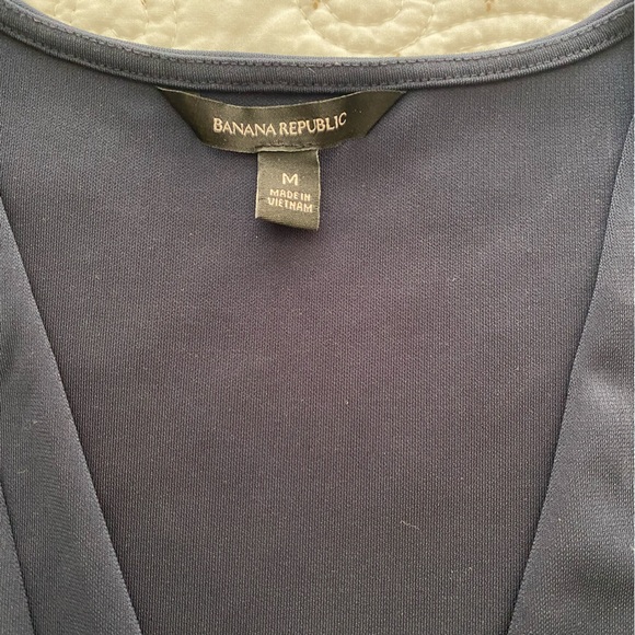 Banana Republic Sleeveless Navy Blouse with Rouching Details- Size M - Picture 2 of 4